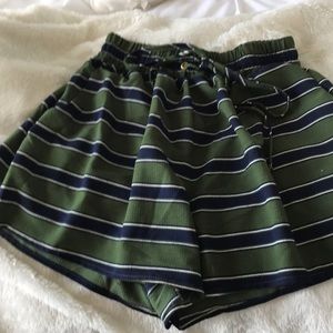 patterned flowly shorts